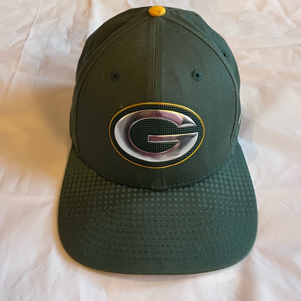 Green Bay Packers Hat Men OSFM Green Snapback Metal Logo Flat Bill Football Cap